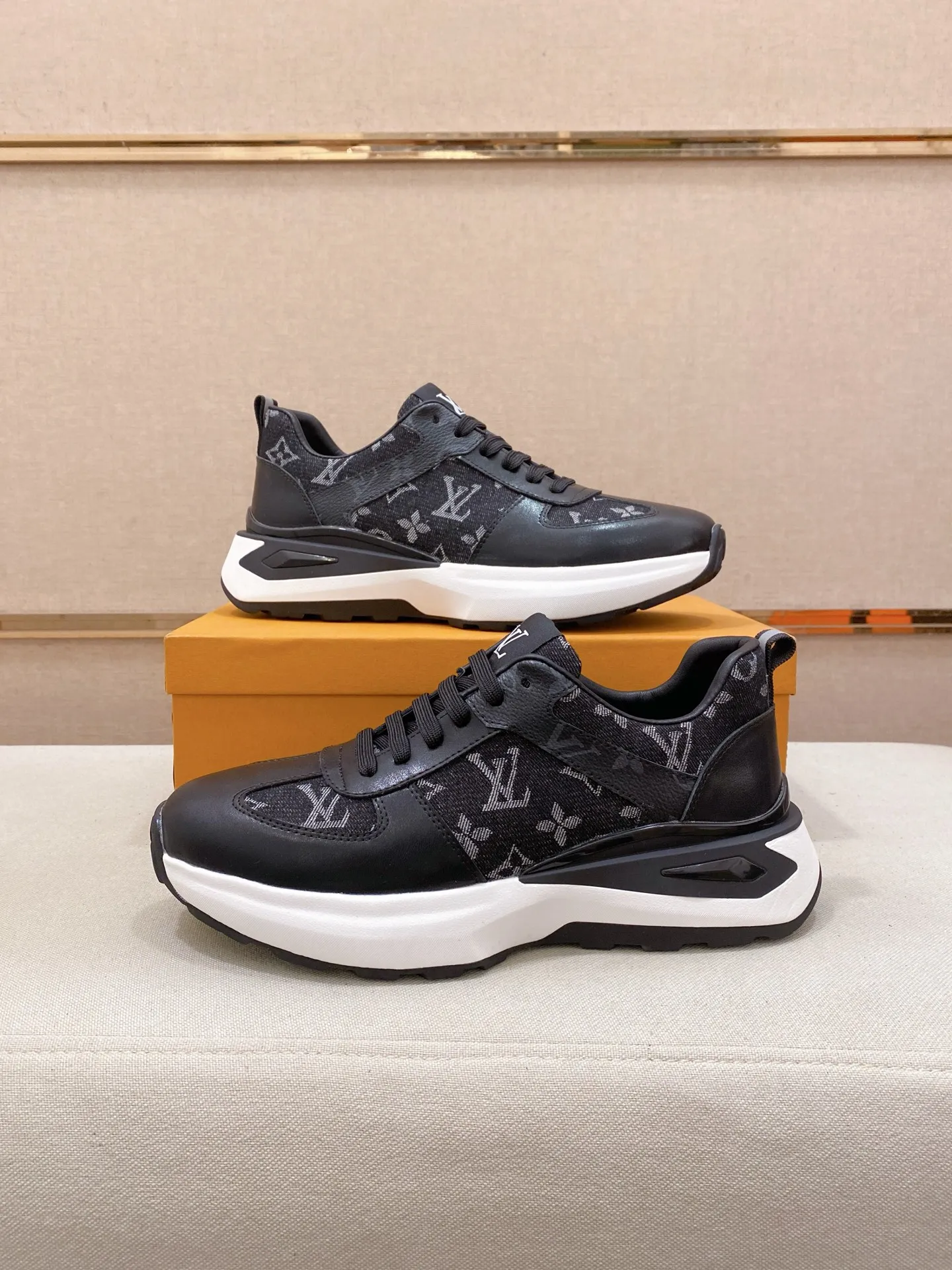 Men's shoes💰:442💰🇮🇹🇮🇹LV Louis Vuitton. The latest fashionable casual shoes are popular in physical stores. New spring and summer comfortable imported custom original cowhide, unique jacquard fabric element design. With sheepskin lining, Lv original bottom, [sun][sun] high-end packaging and high quality💪Details determine the quality, you can enter and exit the counter at will, welcome to compare🇮🇹Size 38-44